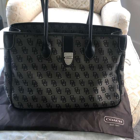 Large Dooney & Bourke bag with original duster. - Picture 1 of 4